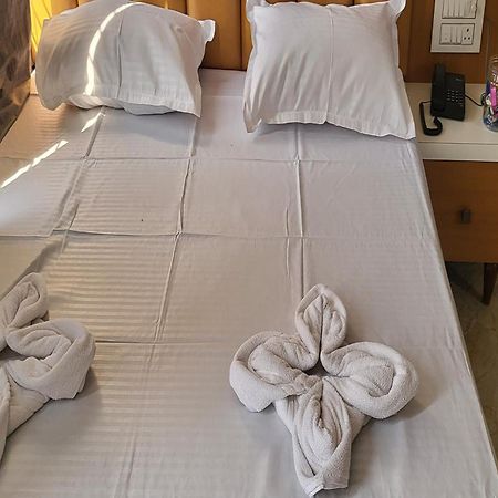 Hotel Ruchi Executive Satara Ngoại thất bức ảnh