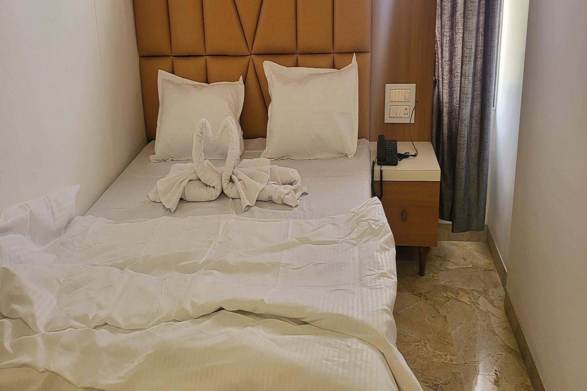Hotel Ruchi Executive Satara Ngoại thất bức ảnh