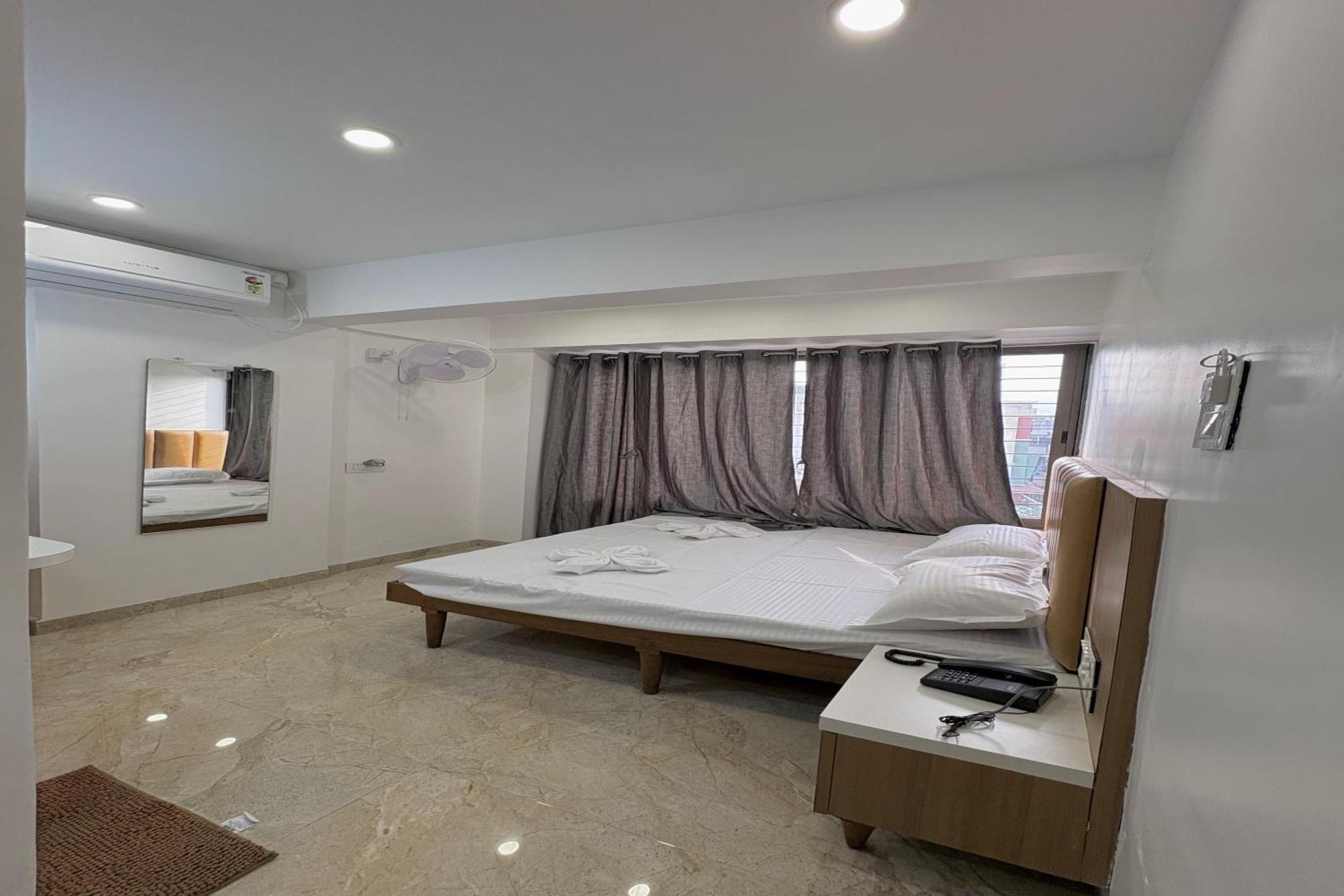 Hotel Ruchi Executive Satara Ngoại thất bức ảnh