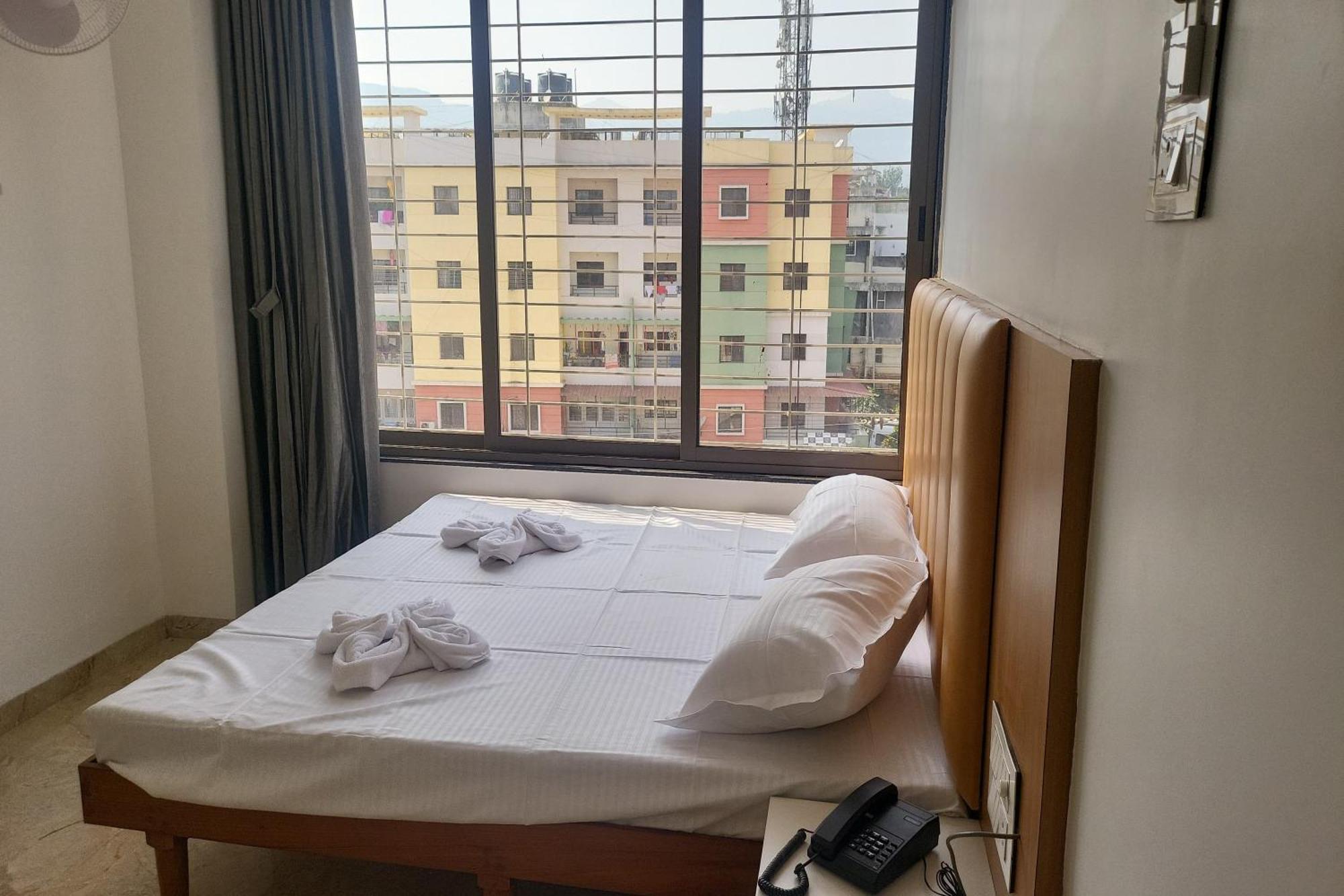 Hotel Ruchi Executive Satara Ngoại thất bức ảnh