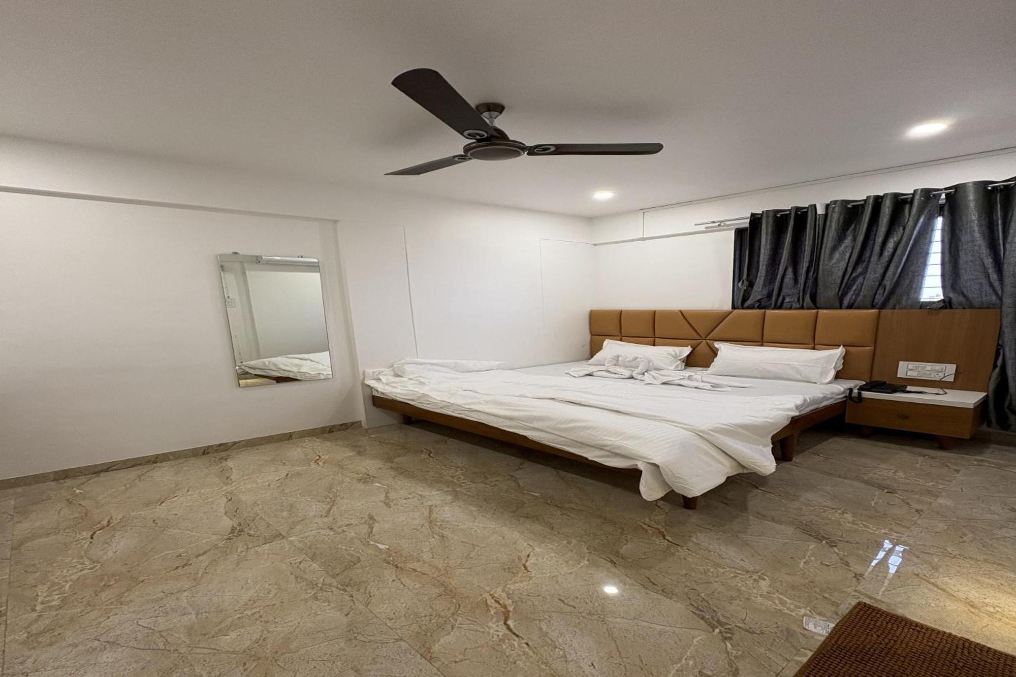 Hotel Ruchi Executive Satara Ngoại thất bức ảnh